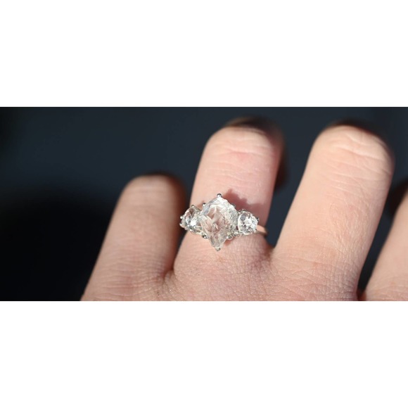 COPY - alternative raw diamond engagement rings, raw crystal ring, round or ova… - Picture 4 of 10